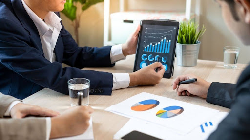 Difference Between Financial Advisor and Consultant